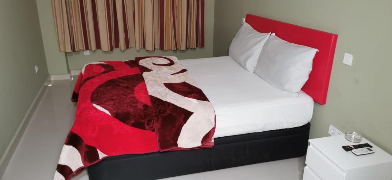 Hostal Gracia 托雷洪-德阿尔多斯 外观 照片