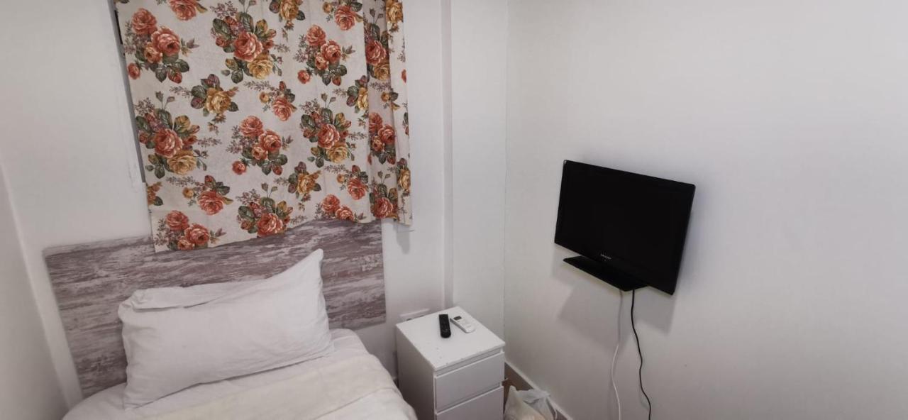 Hostal Gracia 托雷洪-德阿尔多斯 外观 照片