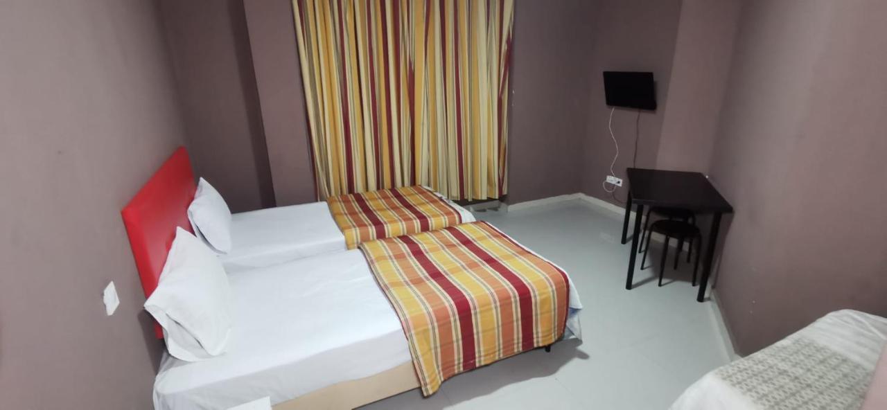 Hostal Gracia 托雷洪-德阿尔多斯 外观 照片